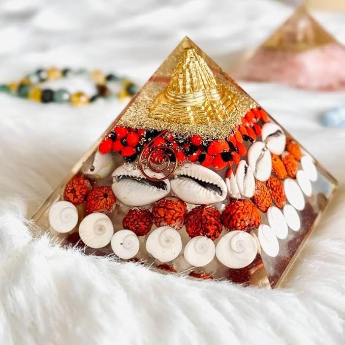 Shri Yantra Laxmi Pyramid with Gomti Chakra